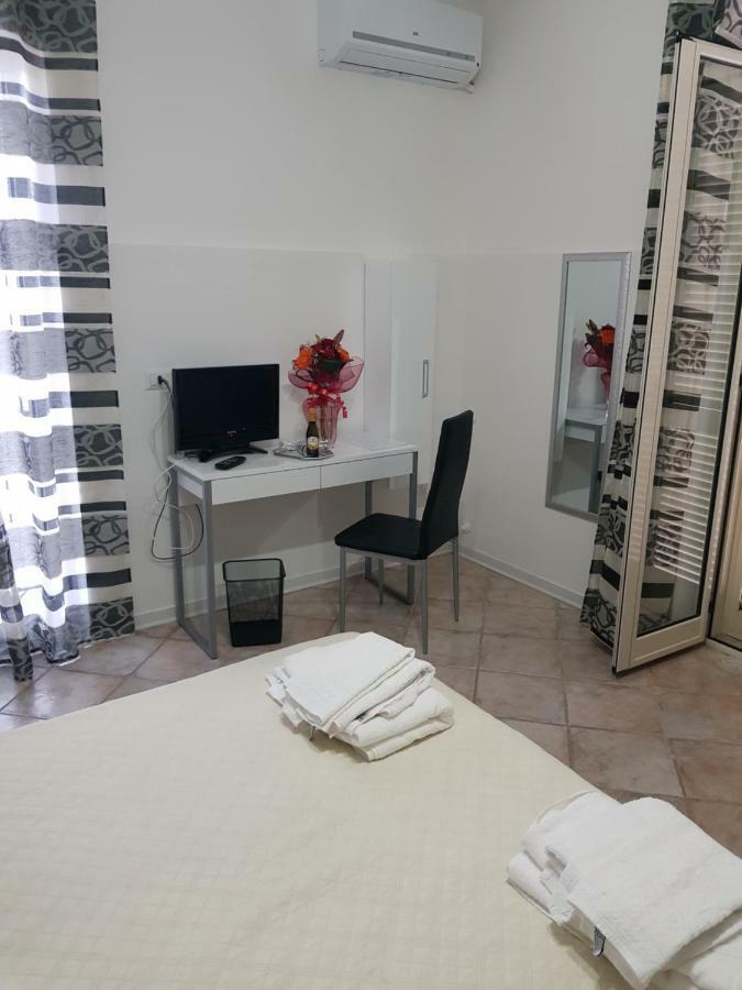 B&B Dimora Del Centro 스칼레아 외부 사진